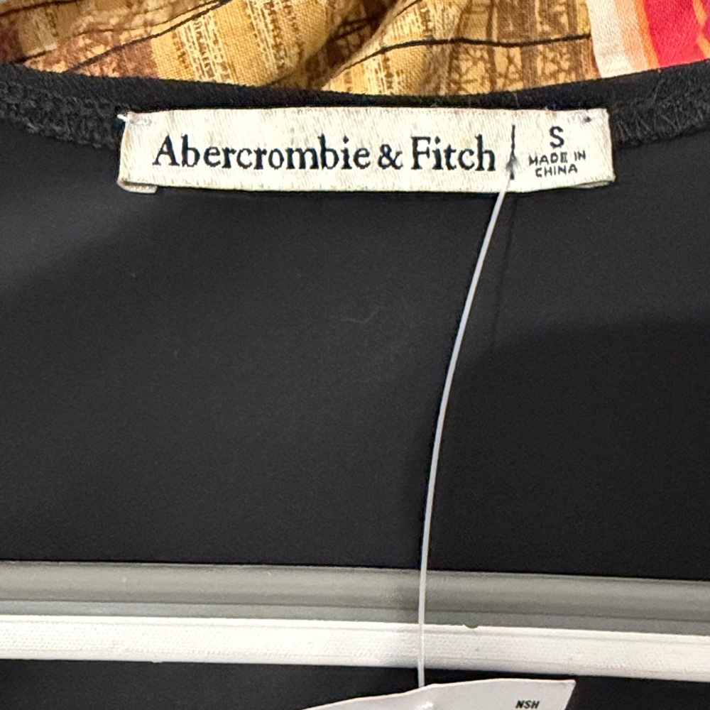 Abercrombie & Fitch Long Sleeve V-Neck Blouse – Size Small – NWT - Picture 2 of 5